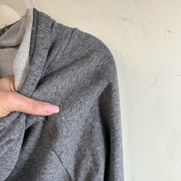 Vuori boxy gray hoodie women’s L white beige side stripes drawstring + pull tag - Picture 7 of 13